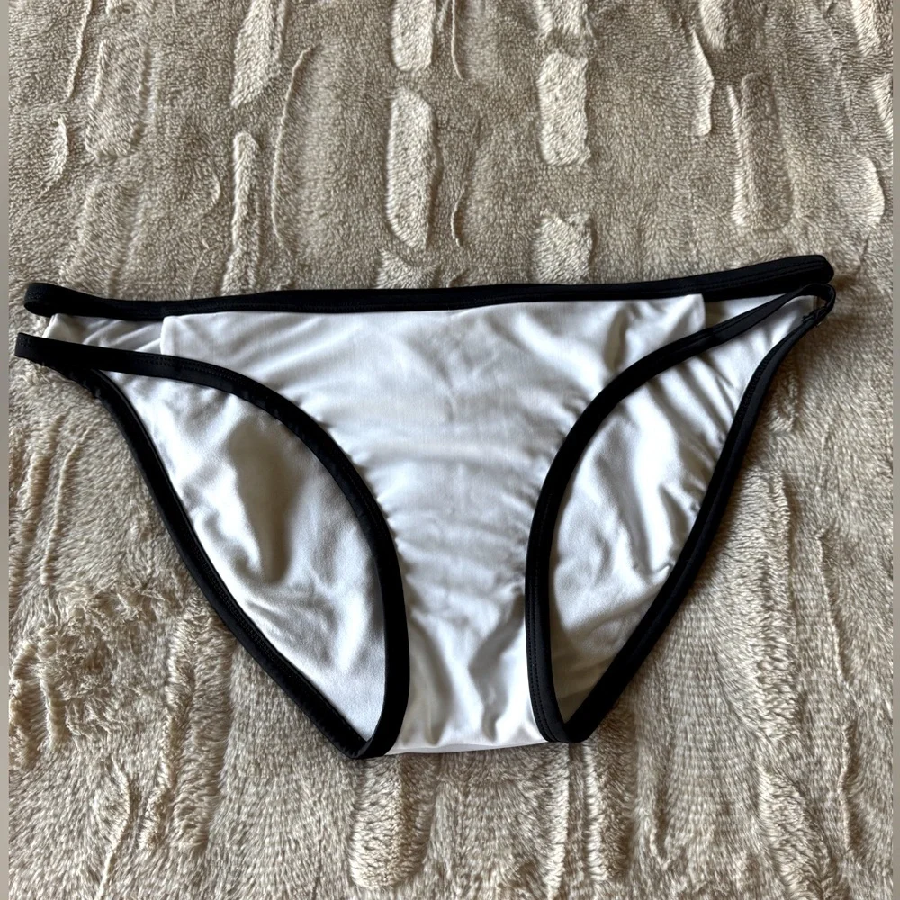 Xhilaration Bikini Bottoms - Picture 1 of 4